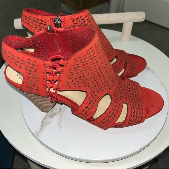 Vince Camuto Esten, Cherry Red Size 9.5M - Picture 2 of 12